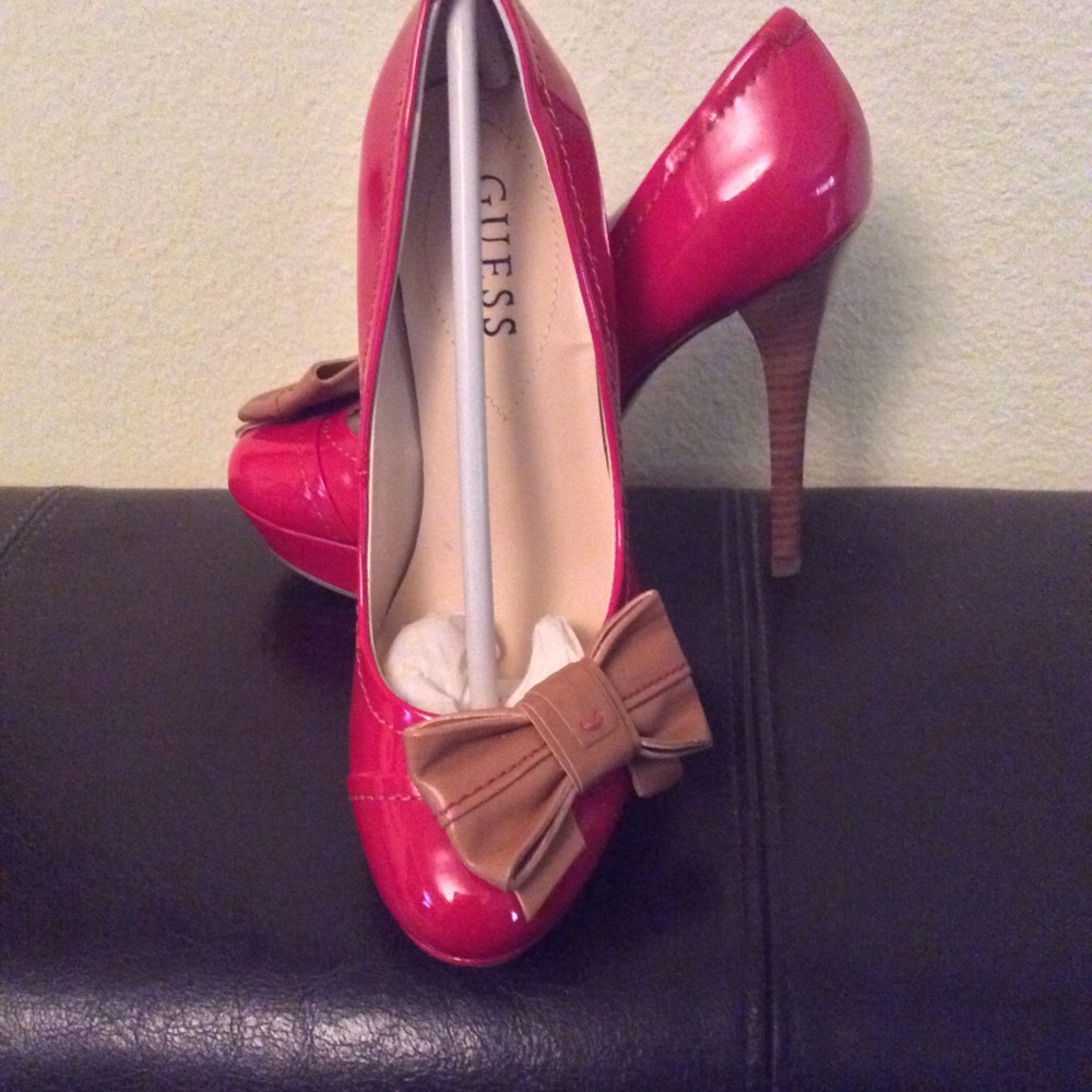 Guess WGCAYLEE NWOT High Heels Platform Shoese Bow Tie Accent Red Lacquer